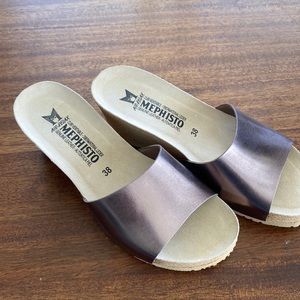 Women’s Mephisto Sandals NWOT or box Sz 38 - Air Relax Genuine Leather Metallic